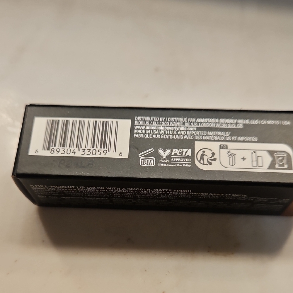 Anastasia Beverly Hills Lipstick in Warm Brown with Gold Case - Picture 5 of 6